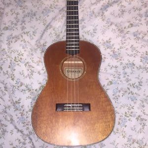 Bushman baritone ukulele